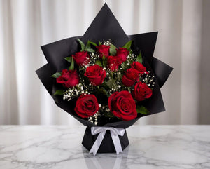 Bouquet Roses Rouges Noires - Papier Noir & Ruban Blanc | Livraison 24h