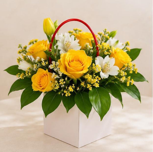 Roses Jaunes en Panier : Bouquet Roses Jaunes et Blanches en Panier - Livraison 24h