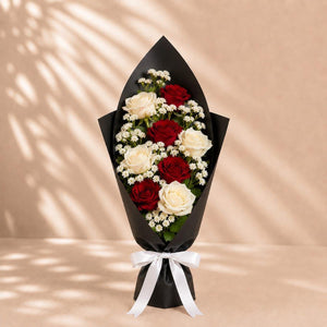 Roses Rouges & Blanches en Noir : Bouquet Roses Rouges et Blanches Papier Noir - Livraison 24h